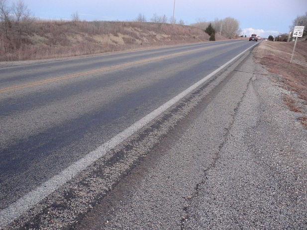 Bleeding asphalt - образование плёнки битума на существующем асфальтобетонном дорожном покрытии